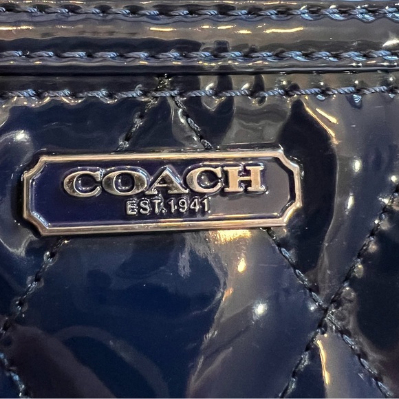 Coach Poppy navy blue quilted lustrous patent leather wristlet NWOT no hang tag - Picture 3 of 13